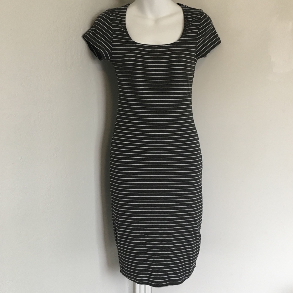 ACTIVE USA STRIPED B&W FITTED STRETCHY KNIT DRESS
